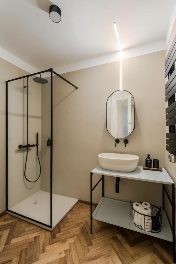 Casa Unica Milano - Elegant Apartment With Balcony - Centrale 1 Kültér fotó