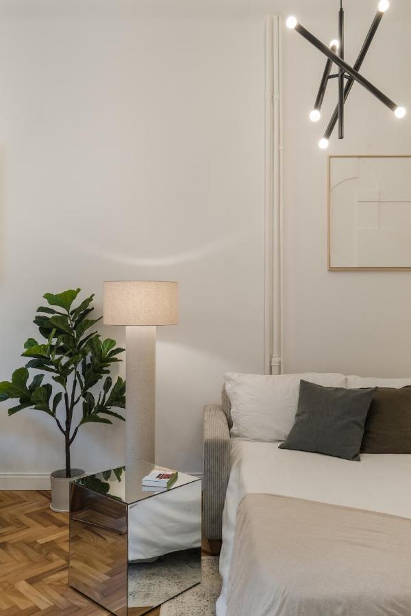 Casa Unica Milano - Elegant Apartment With Balcony - Centrale 1 Kültér fotó